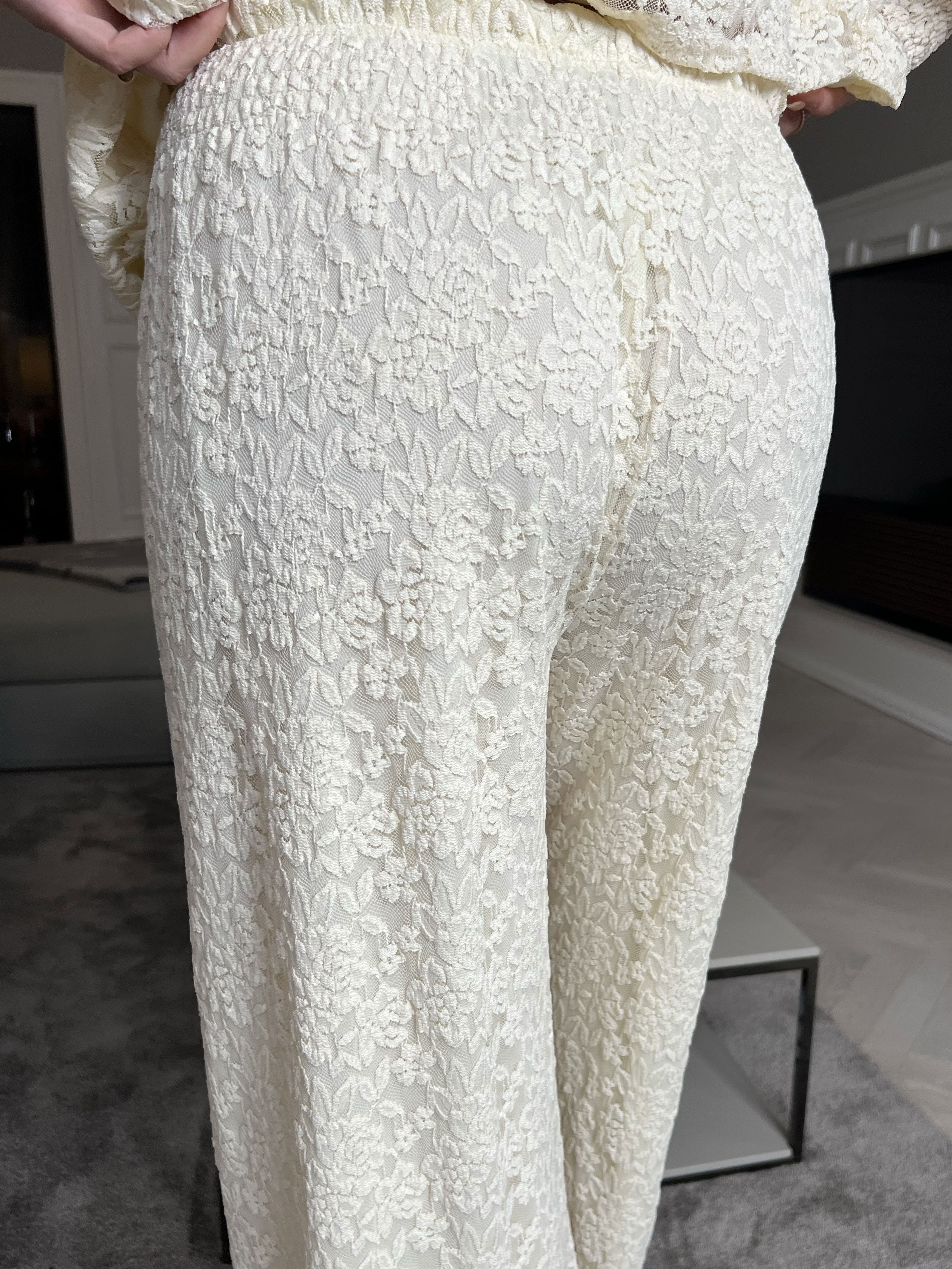 Pams Lace Pants - Løse elastiske blondebukser